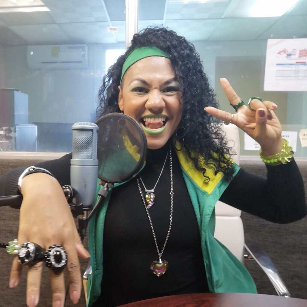 Podcast 32 locutora en la exitosa panama